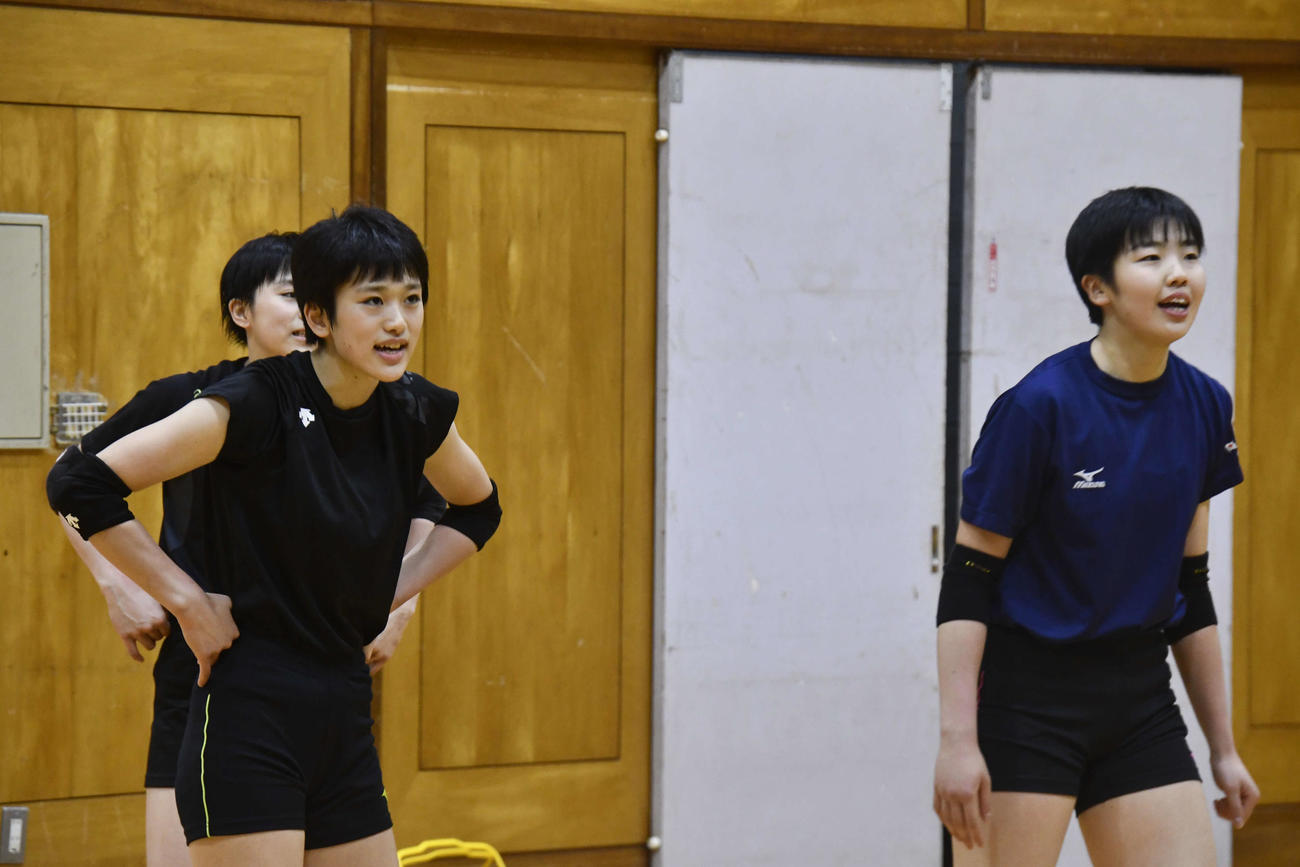 本年度チームを引っ張てきた主将の谷島さんとエースの舟根さん（左から）（撮影・平山連）