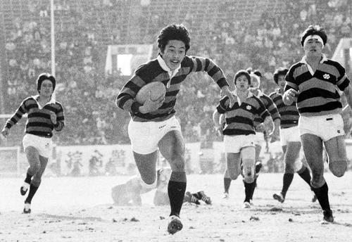 85年の大学選手権決勝で先制トライをあげる同大・平尾誠二（1985年1月6日撮影）