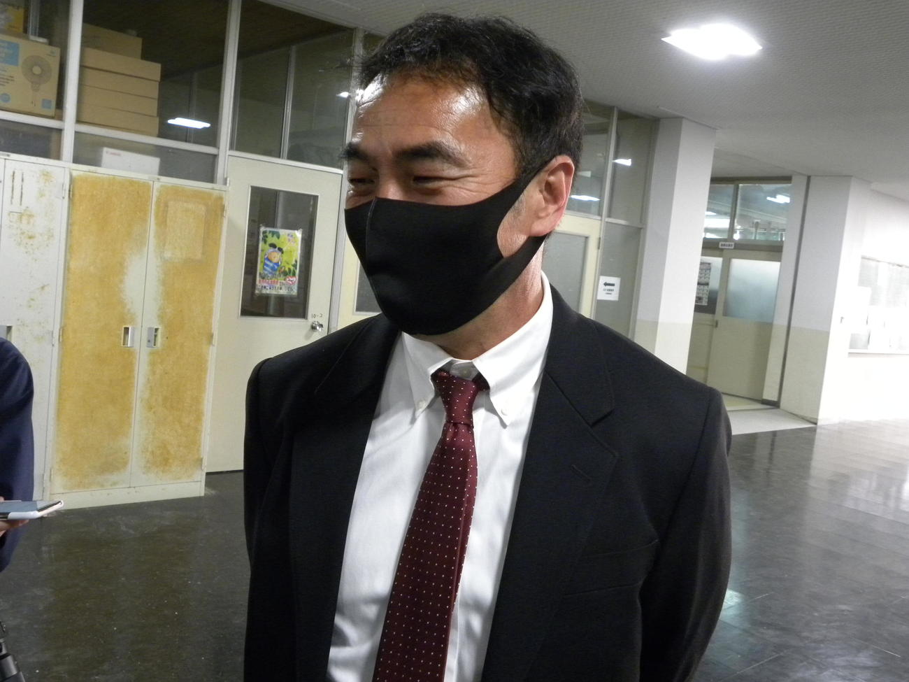 教え子への思いを語る日新高ラグビー部の坪内貴司監督（撮影・松本航）