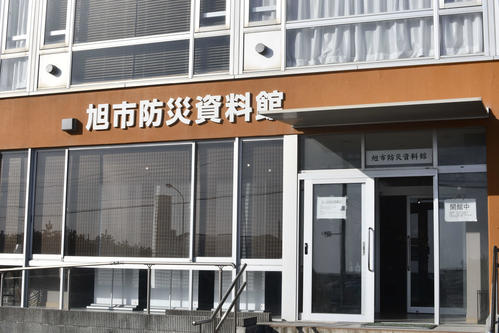 東日本大震災での旭市内の被害状況を展示する市防災資料館（撮影・平山連）