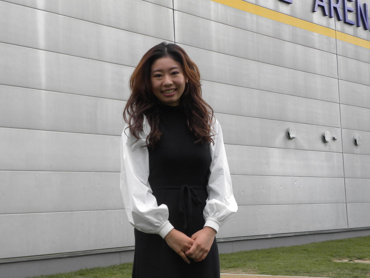 今の思いについて語った後、拠点の関大たかつきアイスアリーナで笑顔を見せる細田采花（撮影・松本航）