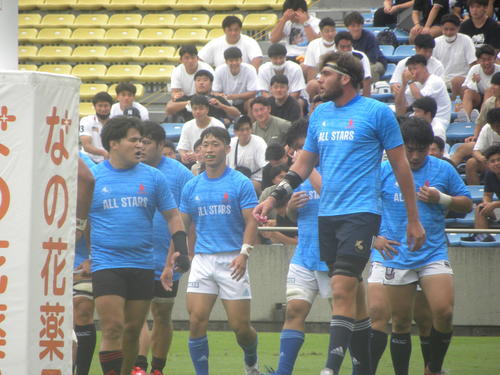 7月3日、関東大学オールスターゲームに臨んだ身長211センチのリーグ戦選抜ロック、ウーストハイゼン（右から2人目）