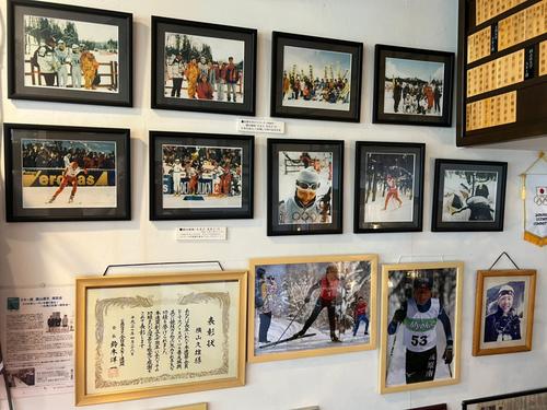 「池廼家」の展示コーナーに飾られる記念の写真