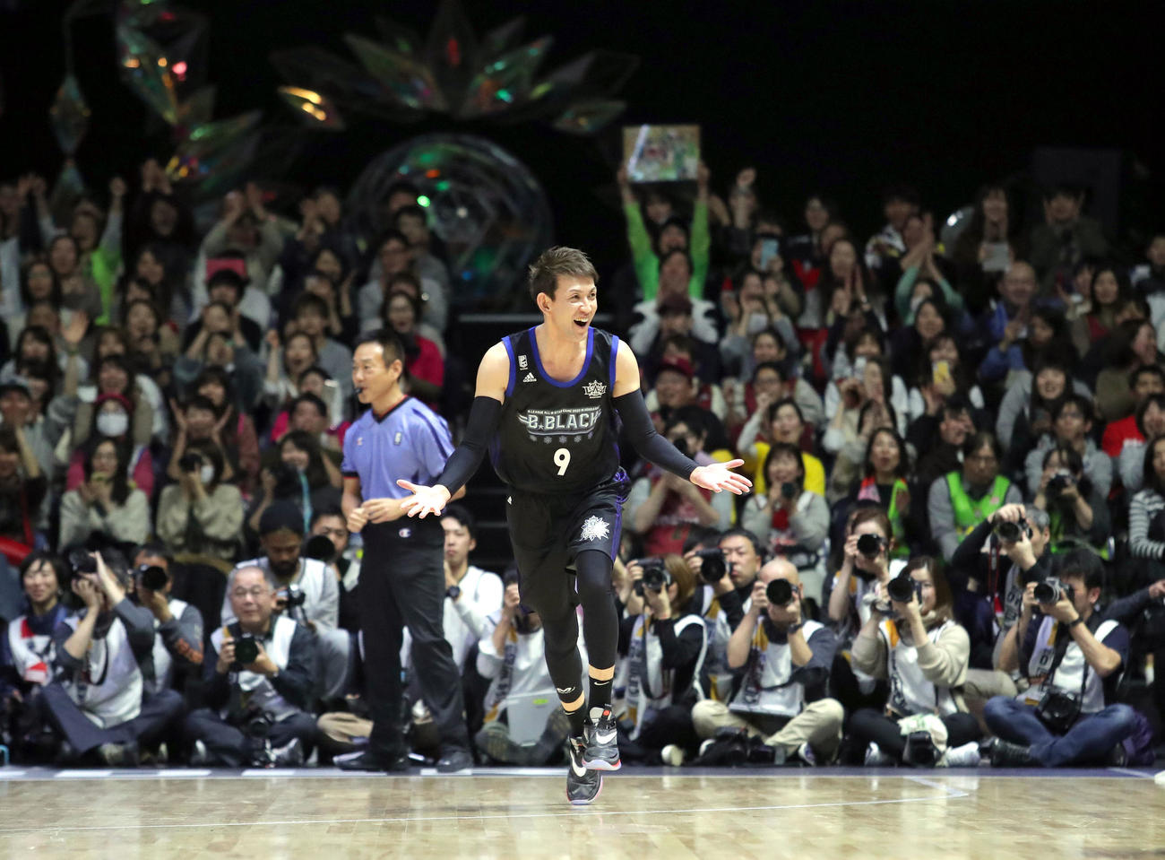 20年1月、オールスター戦で初得点を決め喜ぶレバンガ北海道折茂
