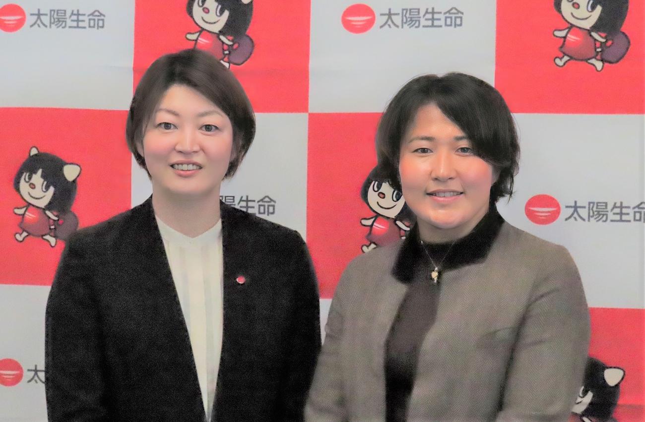 元アイスホッケー日本代表の久保英恵さん（左）と女子7人制ラグビー日本代表の中村（撮影・藤塚大輔）