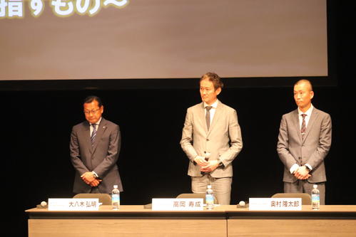 シンポジウムに登壇した大八木弘明総監督（左）（撮影・竹本穂乃加）＝2023年4月30日、京都市内