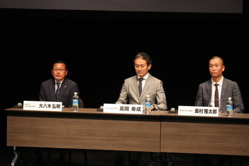 シンポジウムに登壇した大八木弘明総監督（左）（撮影・竹本穂乃加）＝2023年4月30日、京都市内