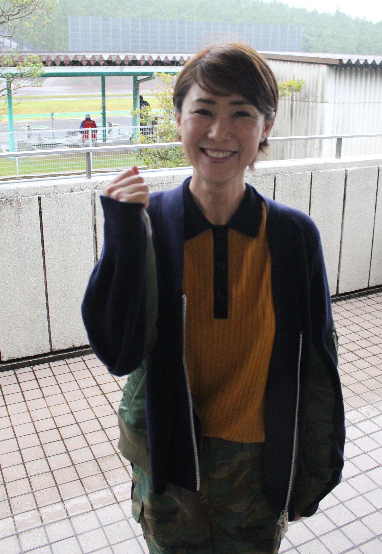 クレー射撃転身で、健闘を誓う古閑美保（撮影・菊川光一）