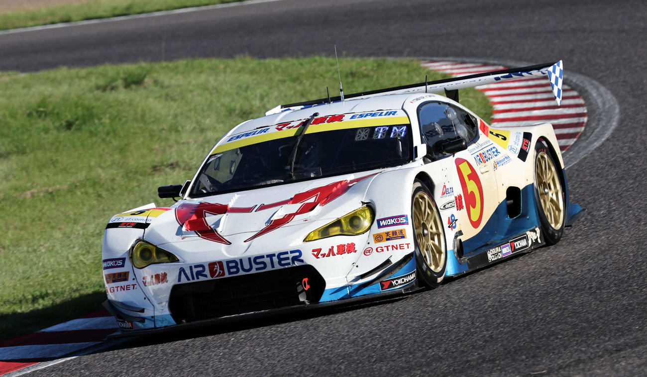 冨林らが乗るGT300クラスの「マッハ車検エアバスターMC86マッハ号」（提供写真）