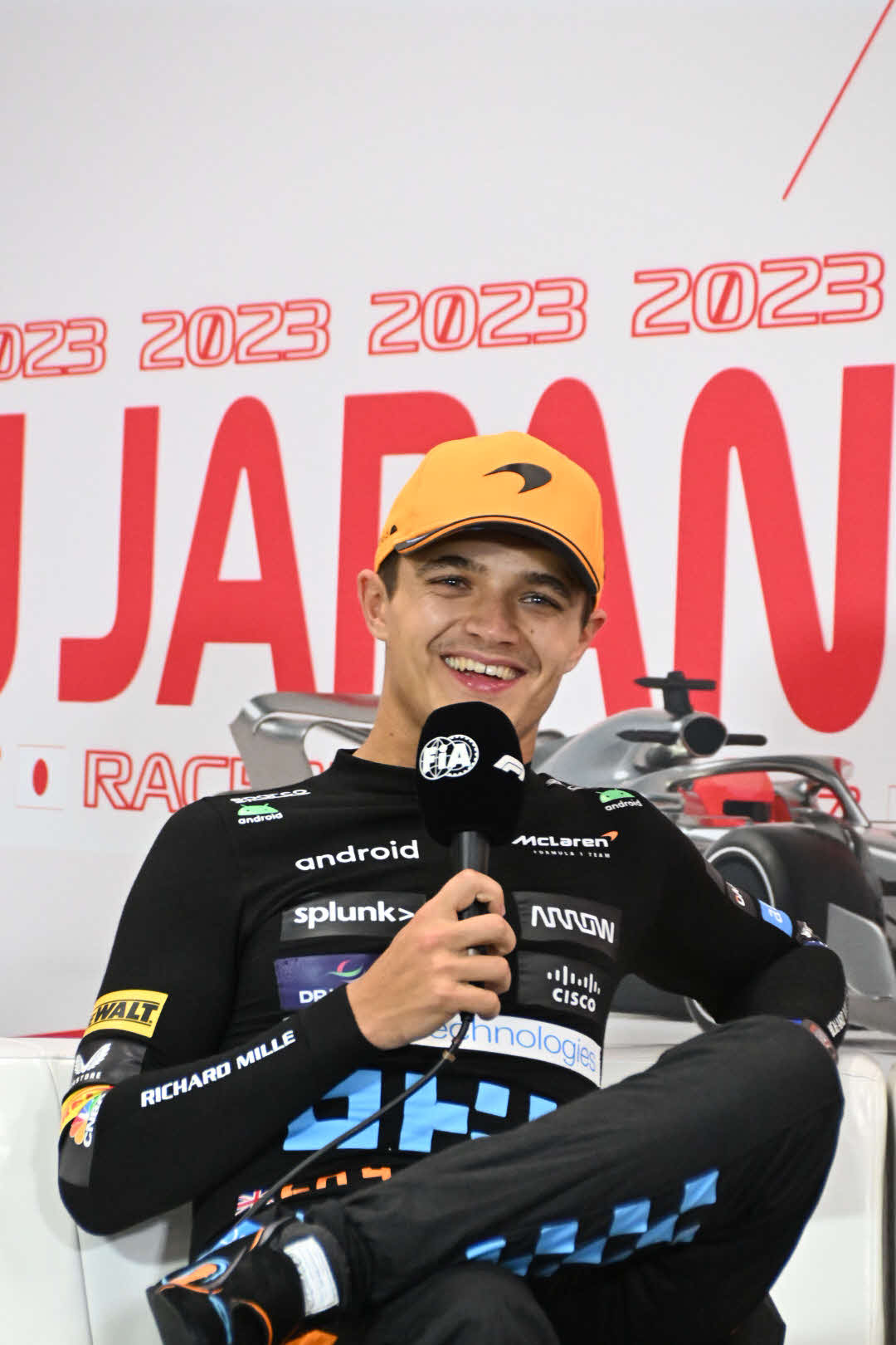 F1日本GPで、レース後の記者会見に応えるノリス（撮影・大津賢一）＝2023年9月24日、鈴鹿