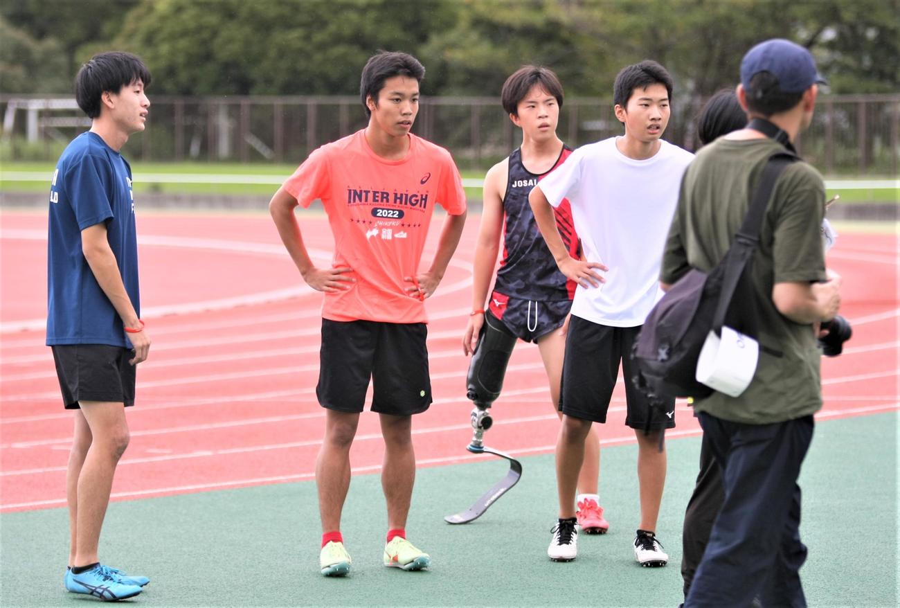 「サニブラウンスピードトライアル」には義足の選手も参加した（左から3人目）（撮影・藤塚大輔）