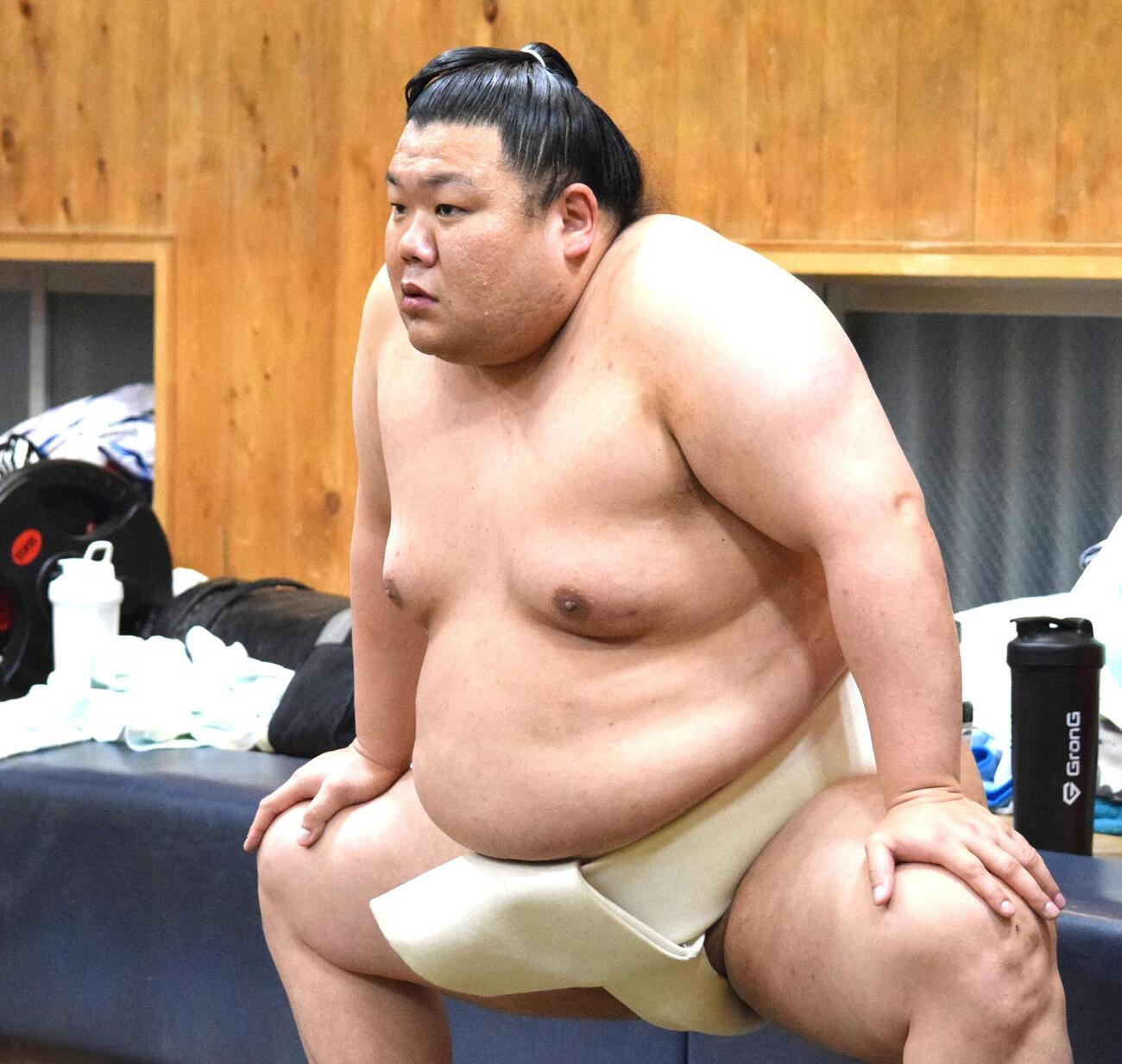 四股を踏む美ノ海（撮影・山田遼太郎）