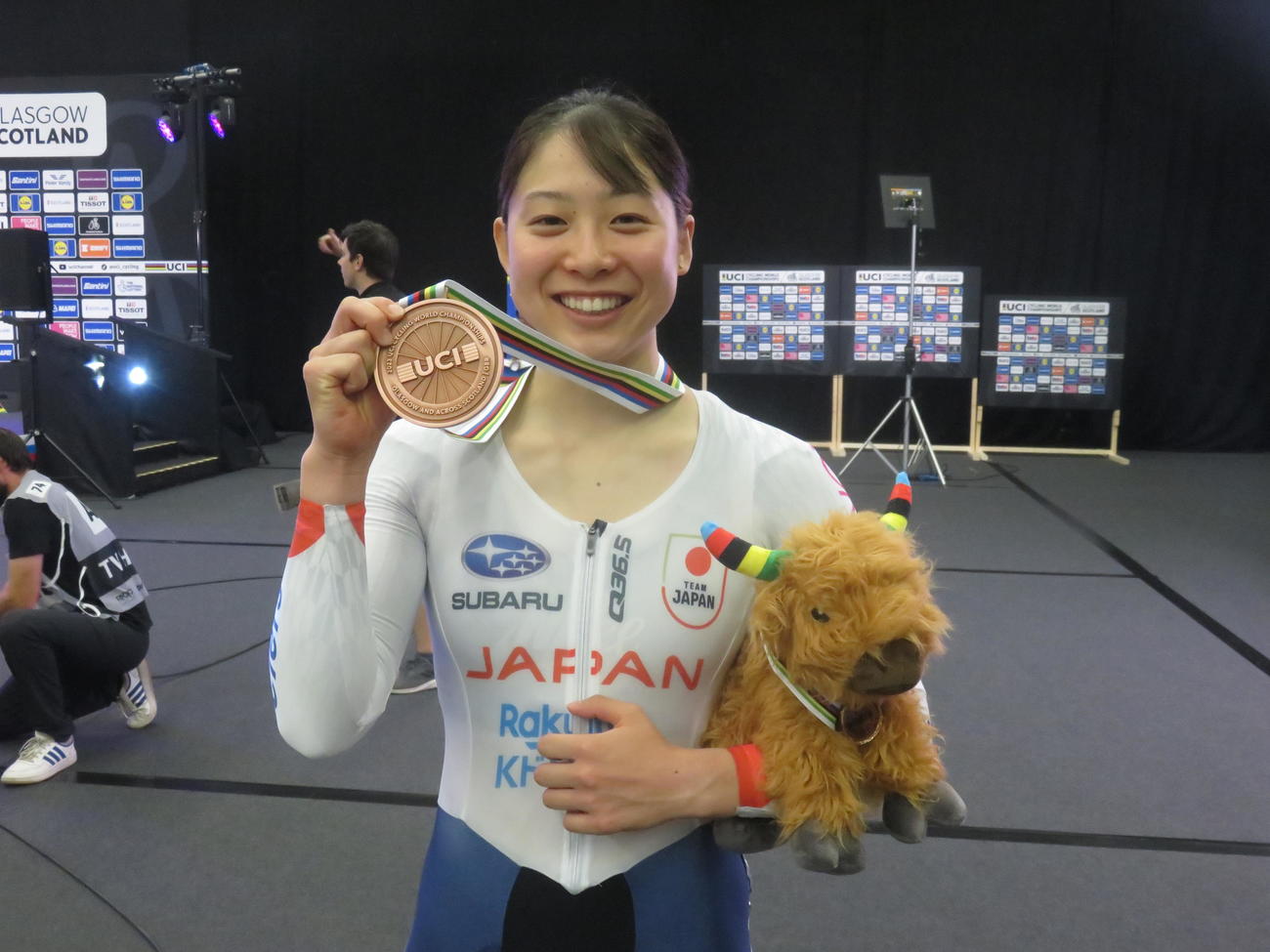 女子ポイントレースで銅メダルを獲得した内野艶和