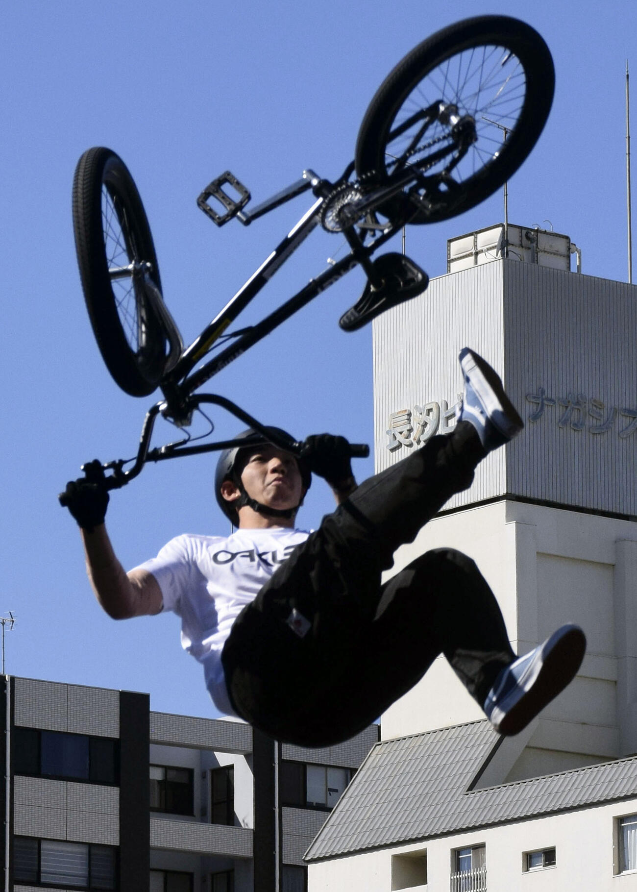 男子エリートクラス予選　演技する中村輪夢＝岡山市杜の街グレース特設会場（共同）