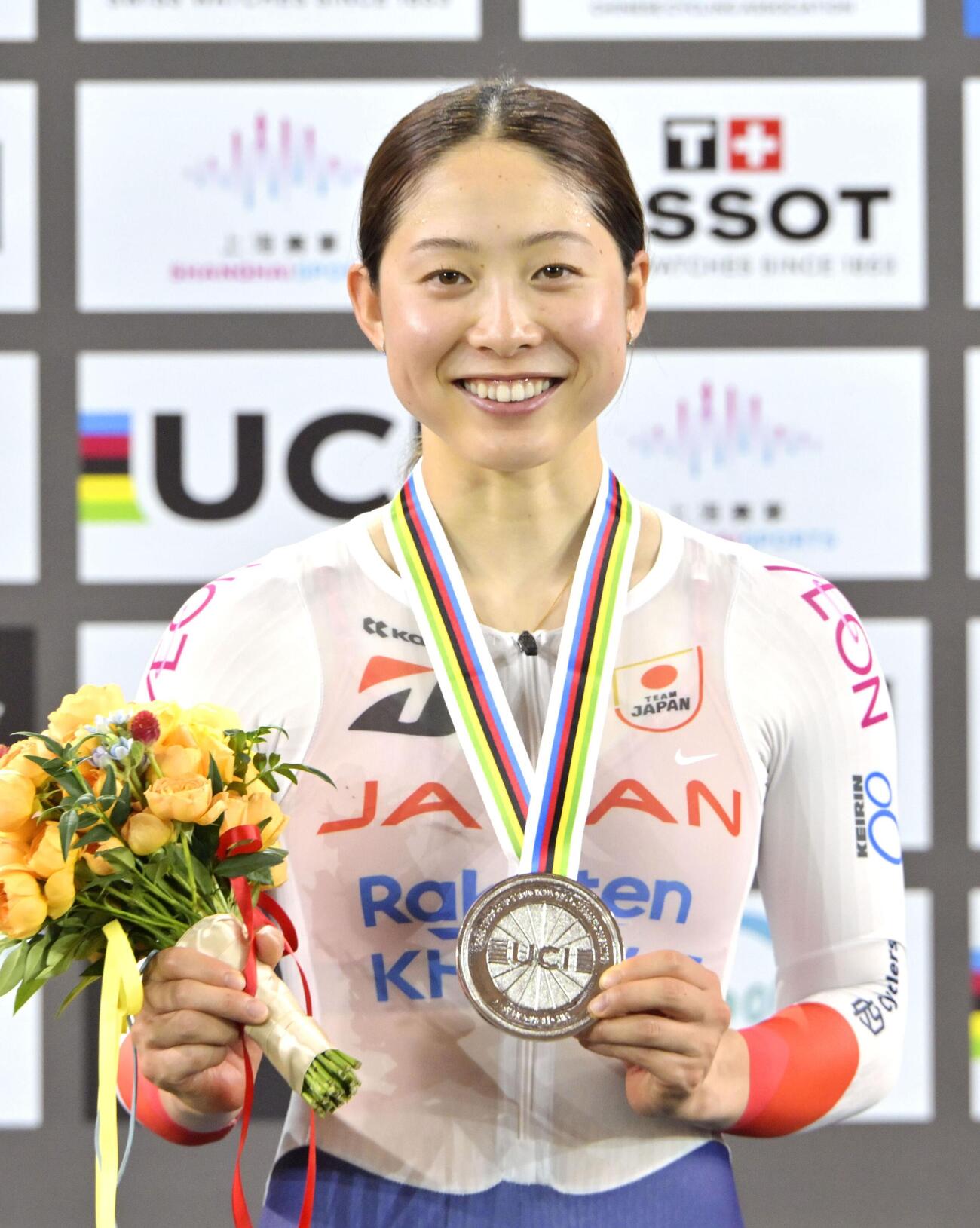 女子オムニアムで銀メダルを獲得した内野艶和＝上海（共同）