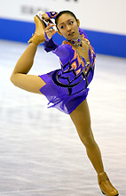 華麗なスパイラルでリンクを舞う安藤美姫はＳＰ２位に入った（撮影・鈴木豊）