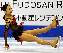転倒し４位に終わった安藤美姫（撮影・鈴木豊）