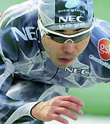 男子１０００メートルで優勝した清水宏保（共同）