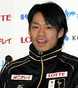 　記者会見するフィギュアスケートの高橋大輔選手（共同）