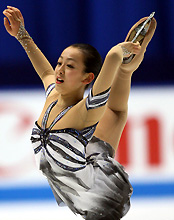 華麗な演技の浅田真央（撮影・田崎高広）