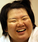 練習後、笑顔を見せる塚田真希（撮影・田崎高広）