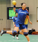 北京五輪アジア予選を前に、練習するハンドボール女子の谷口(共同)