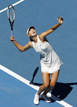 全豪オープン女子単決勝でイワノビッチと対戦するシャラポワ（ＡＰ＝共同）