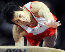 個人総合３位に入った水鳥寿思の跳馬（共同）