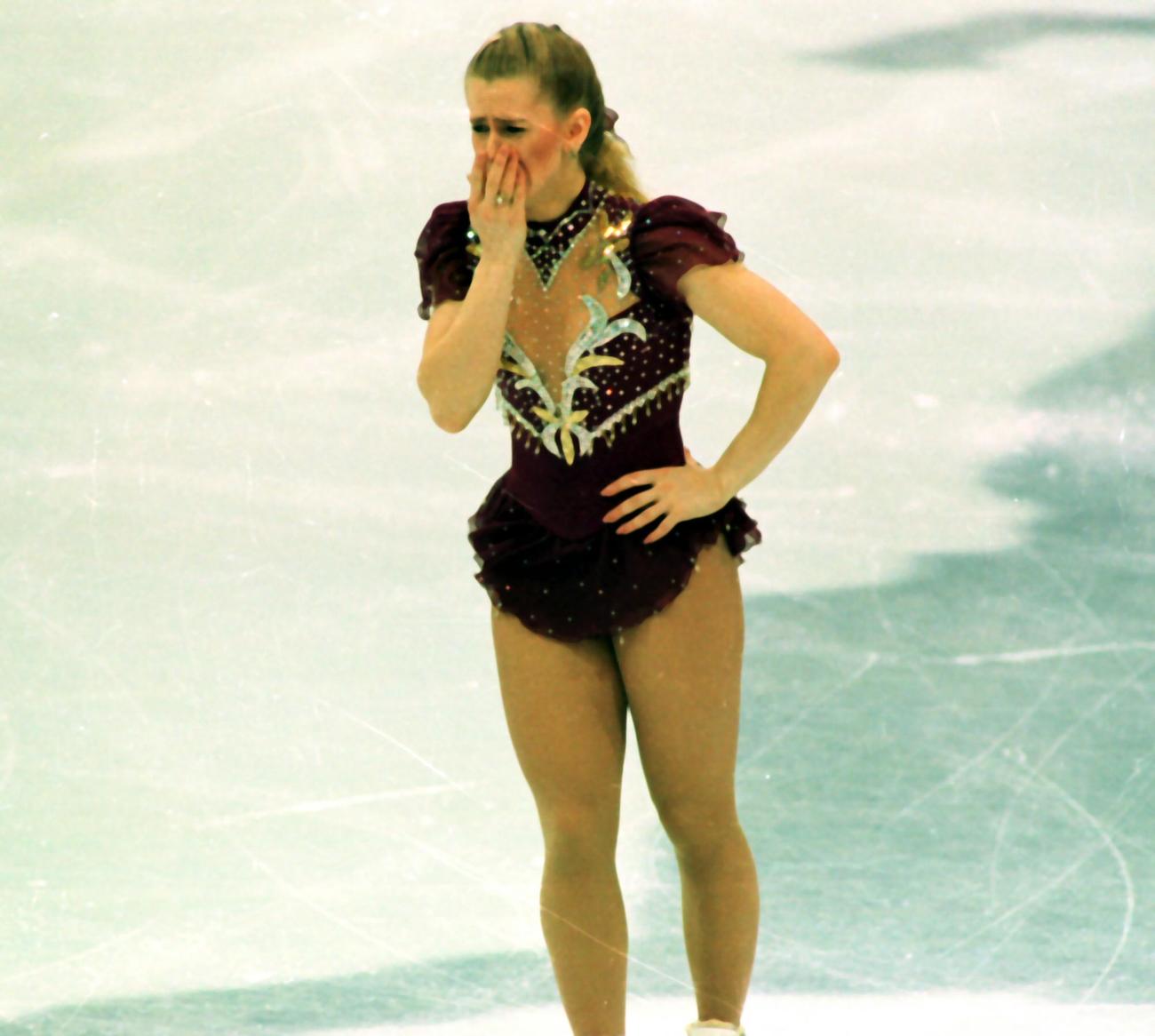 ９４年２月、リレハンメル冬季五輪女子フィギュアスケートでフリーの演技中、靴ひもが短すぎて演技が出来ないと泣きながら審判の元にかけよるハーディング
