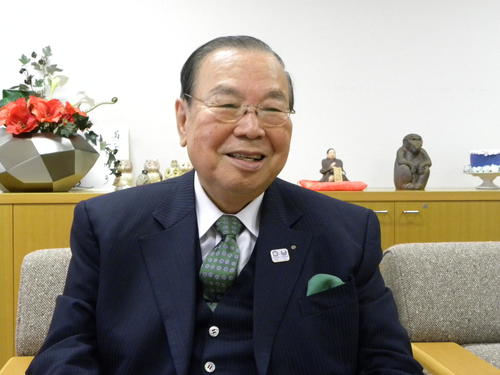 「関大たかつきアイスアリーナ」の建設に携わった関大の森本靖一郎元理事長(撮影・松本航)