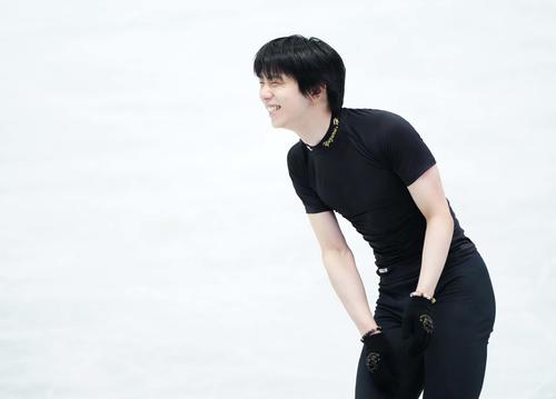 エキシビションの練習で笑顔を見せる羽生結弦（代表撮影）