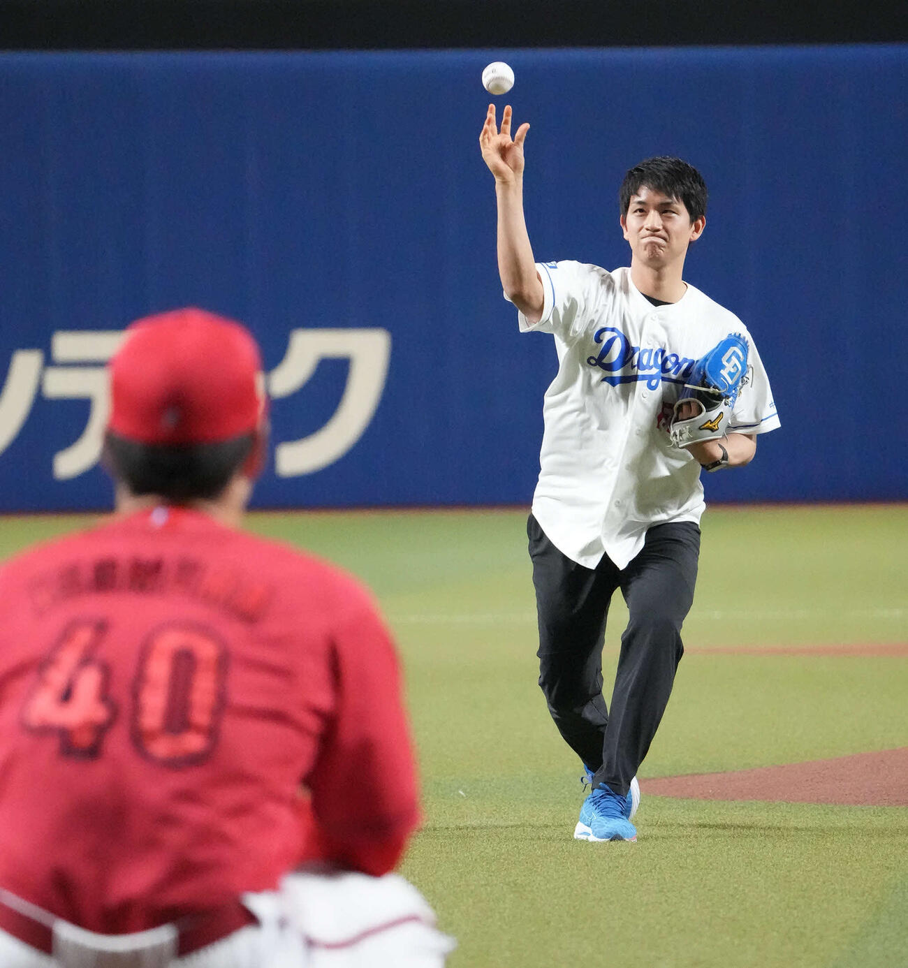 中日対広島　試合前、セレモニアルピッチを行う木原龍一さん（2023年5月撮影）