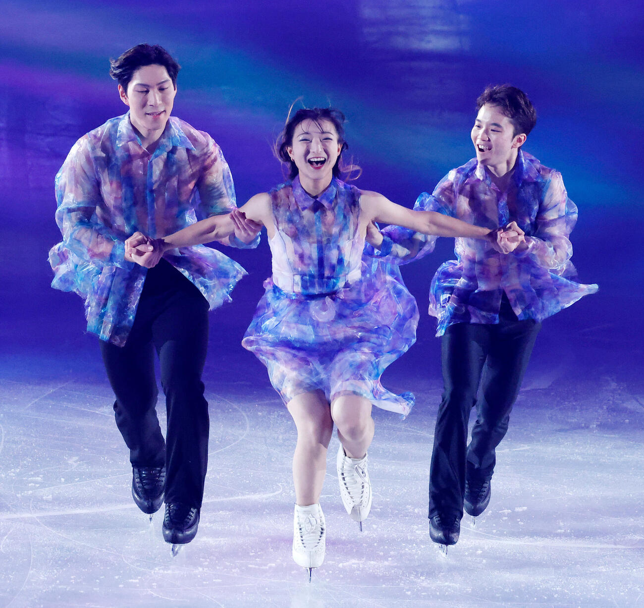 ファンタジー・オン・アイス2026　演技する、左から田中刑事、坂本花織、友野一希（撮影・山本朝陽）
