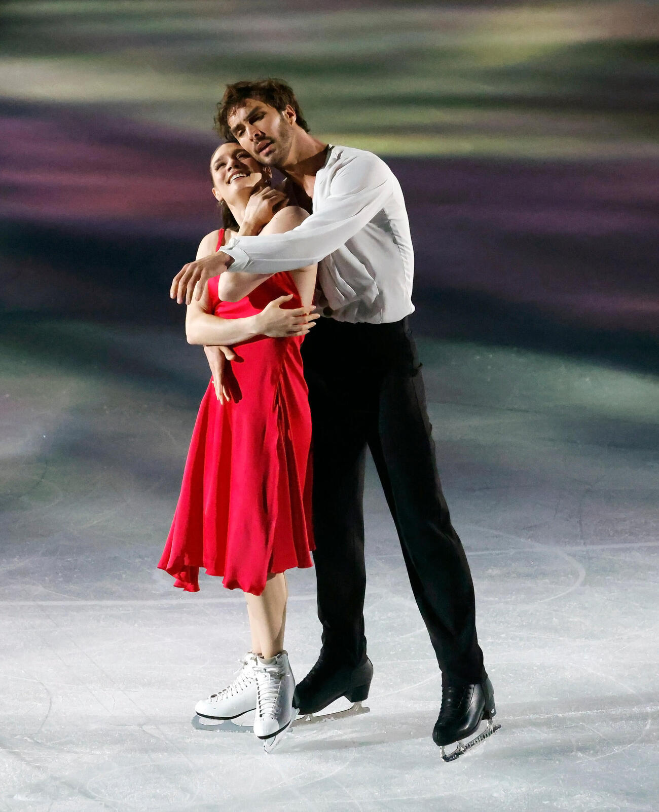 ファンタジー・オン・アイス2026　演技するロランス・フルニエ・ボードリー（左）とギヨーム・シゼロン（撮影・山本朝陽）