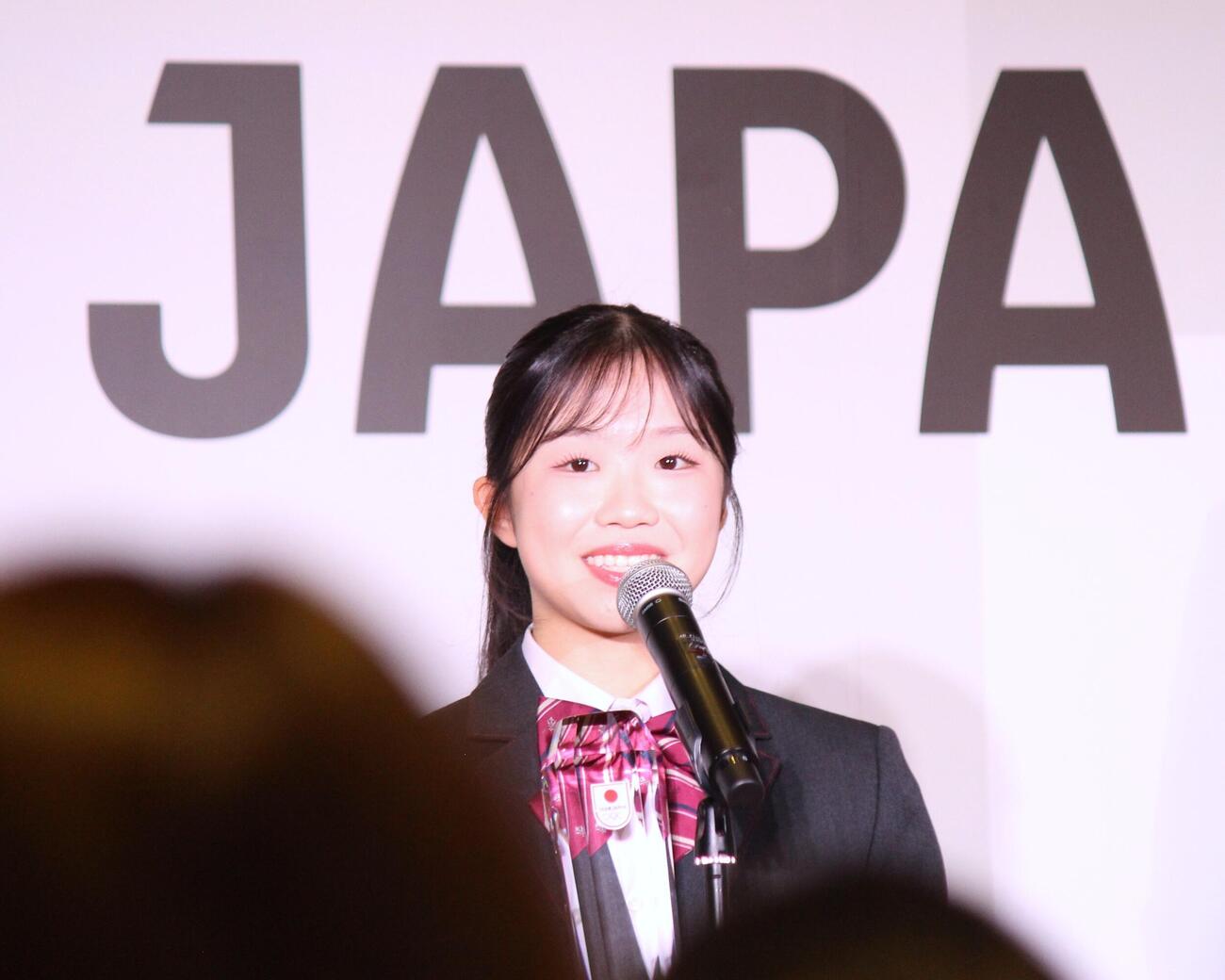 JOCスポーツ賞表彰式に出席したフィギュアスケート女子の中井亜美
