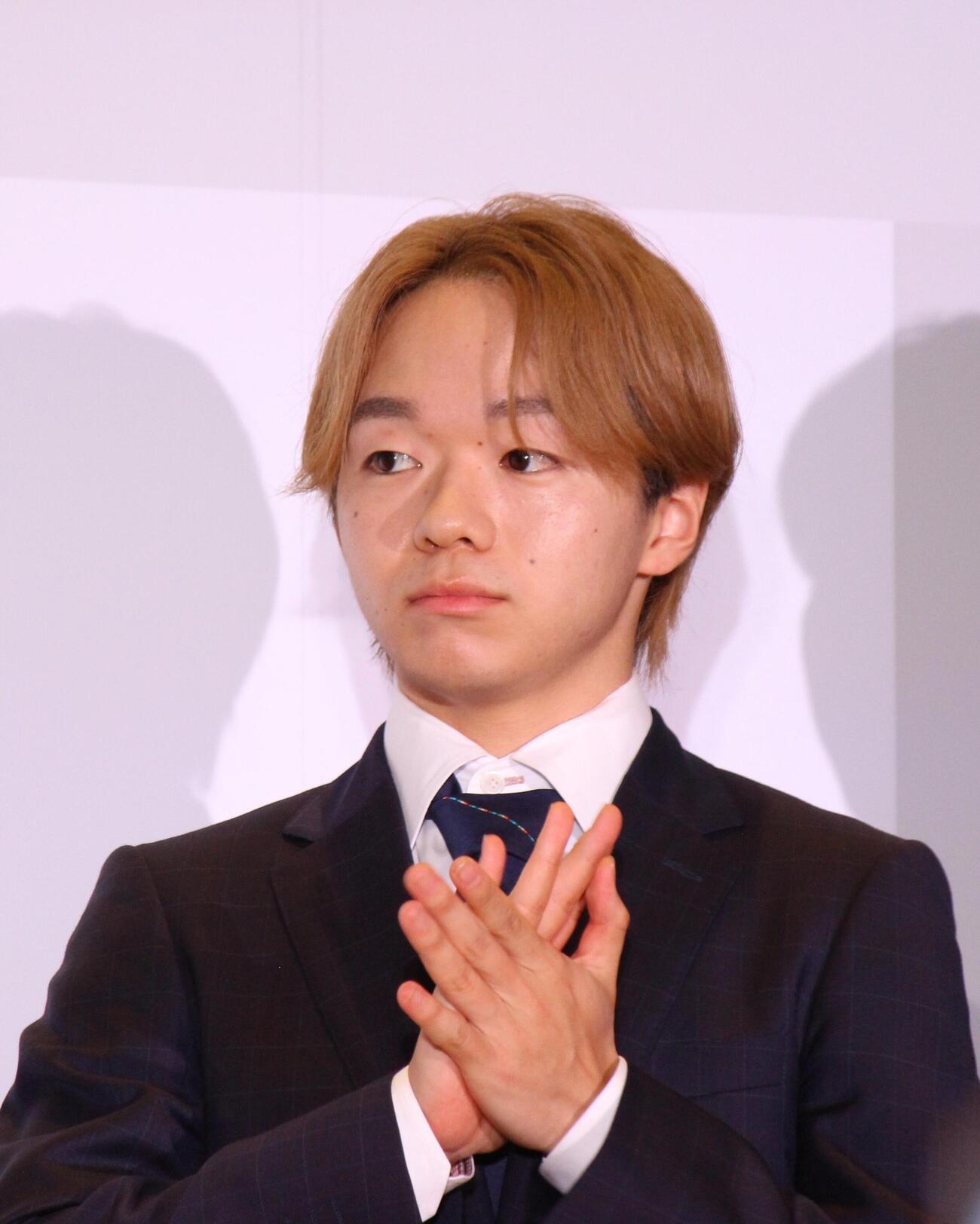 JOCスポーツ賞表彰式に出席したフィギュアスケート男子の鍵山優真