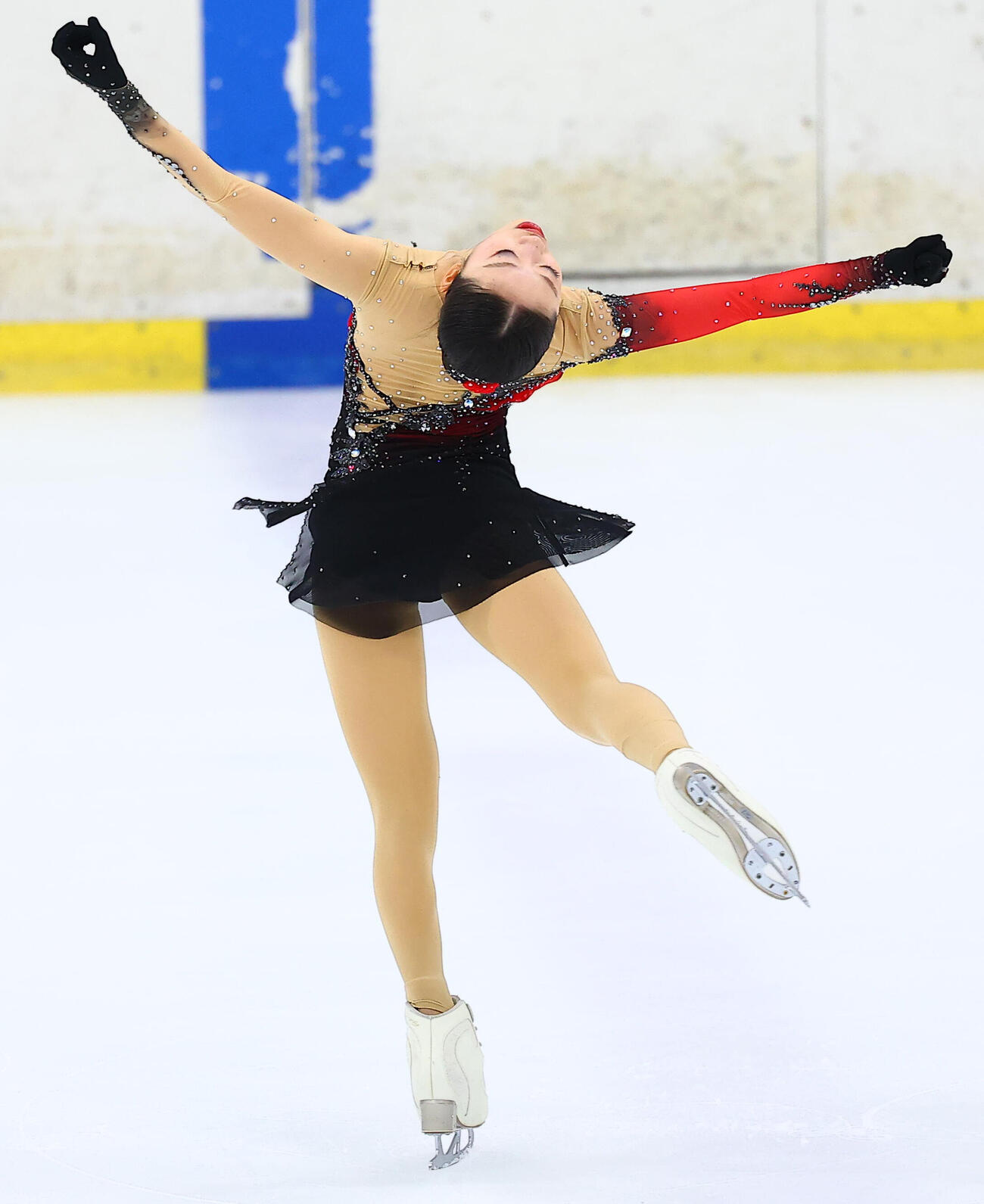 ジュニア女子のSPで首位に立った岡田芽依（撮影・野上伸悟）