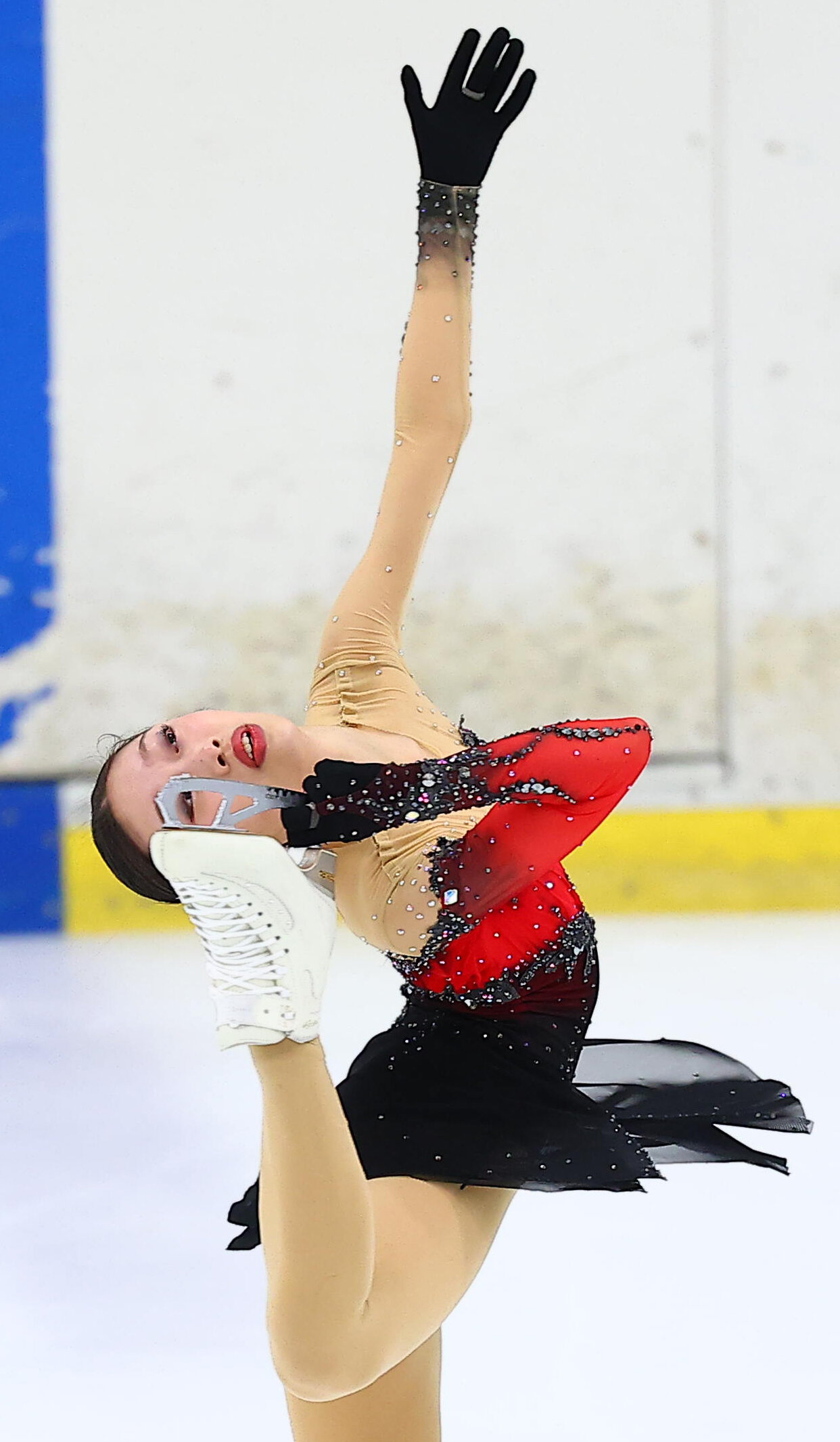 ジュニア女子のSPで首位に立った岡田芽依（撮影・野上伸悟）