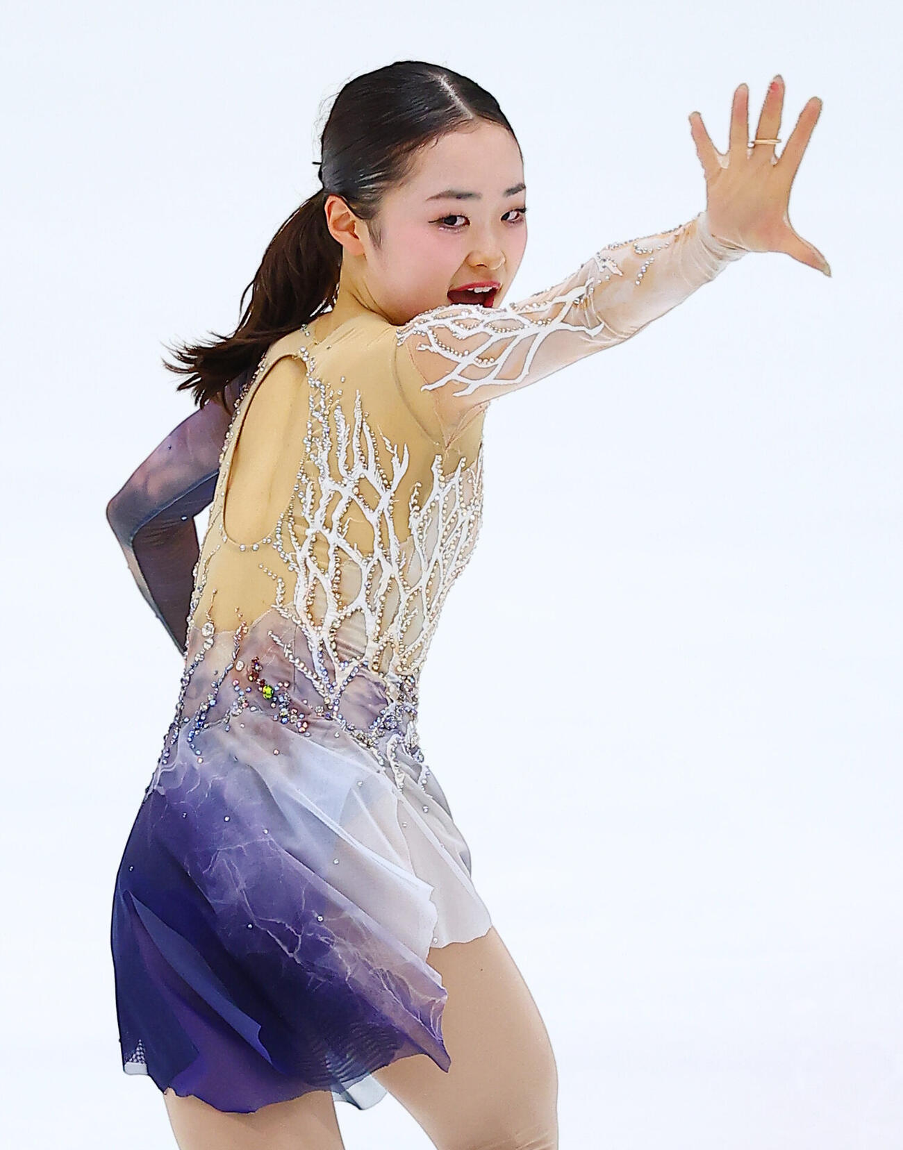 シニア初戦のSPで演技する島田麻央（撮影・野上伸悟）