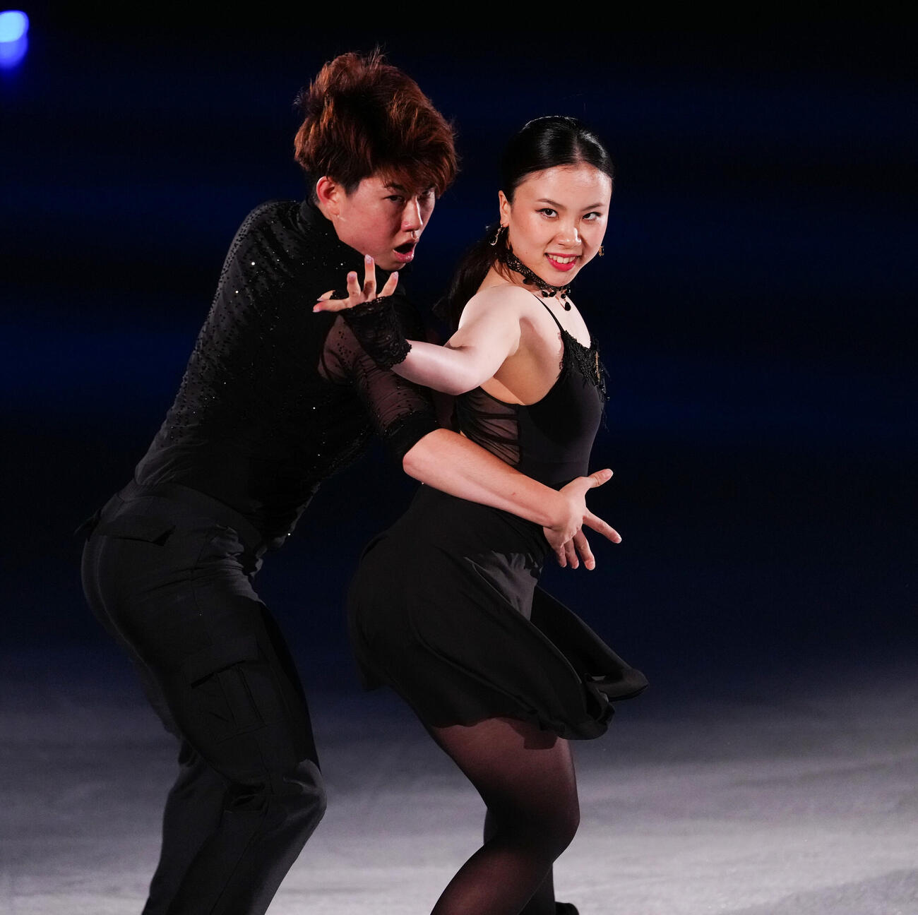 「THE DESTINY」のゲネプロで華麗な演技を披露する吉田唄菜（右）、森田真沙也組（撮影・鈴木みどり）