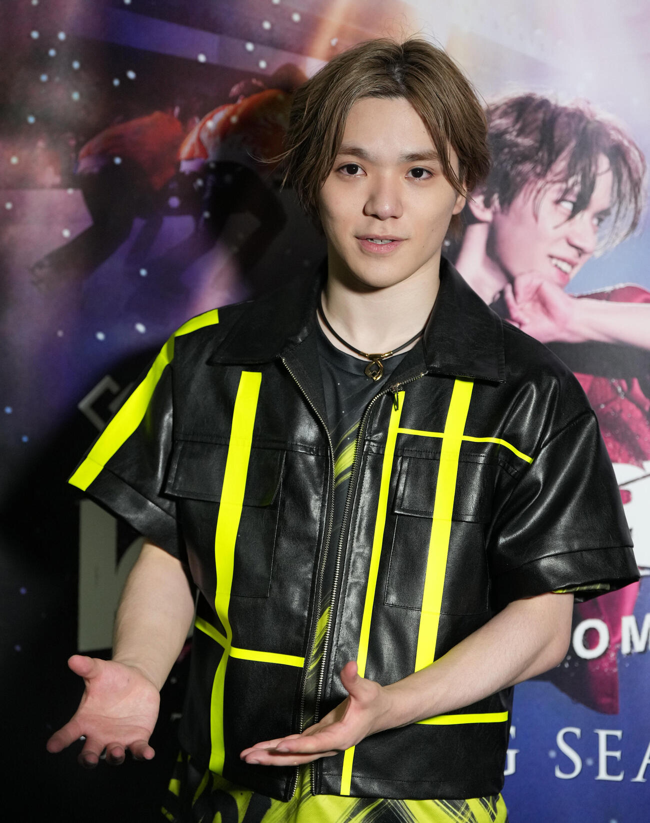 公演後、取材に応じる宇野昌磨（撮影・森本幸一）
