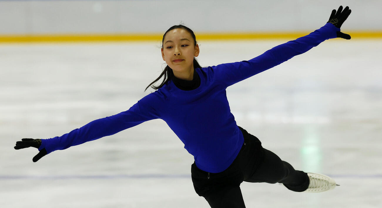 合宿で演技を披露する岡万佑子（撮影・加藤哉）