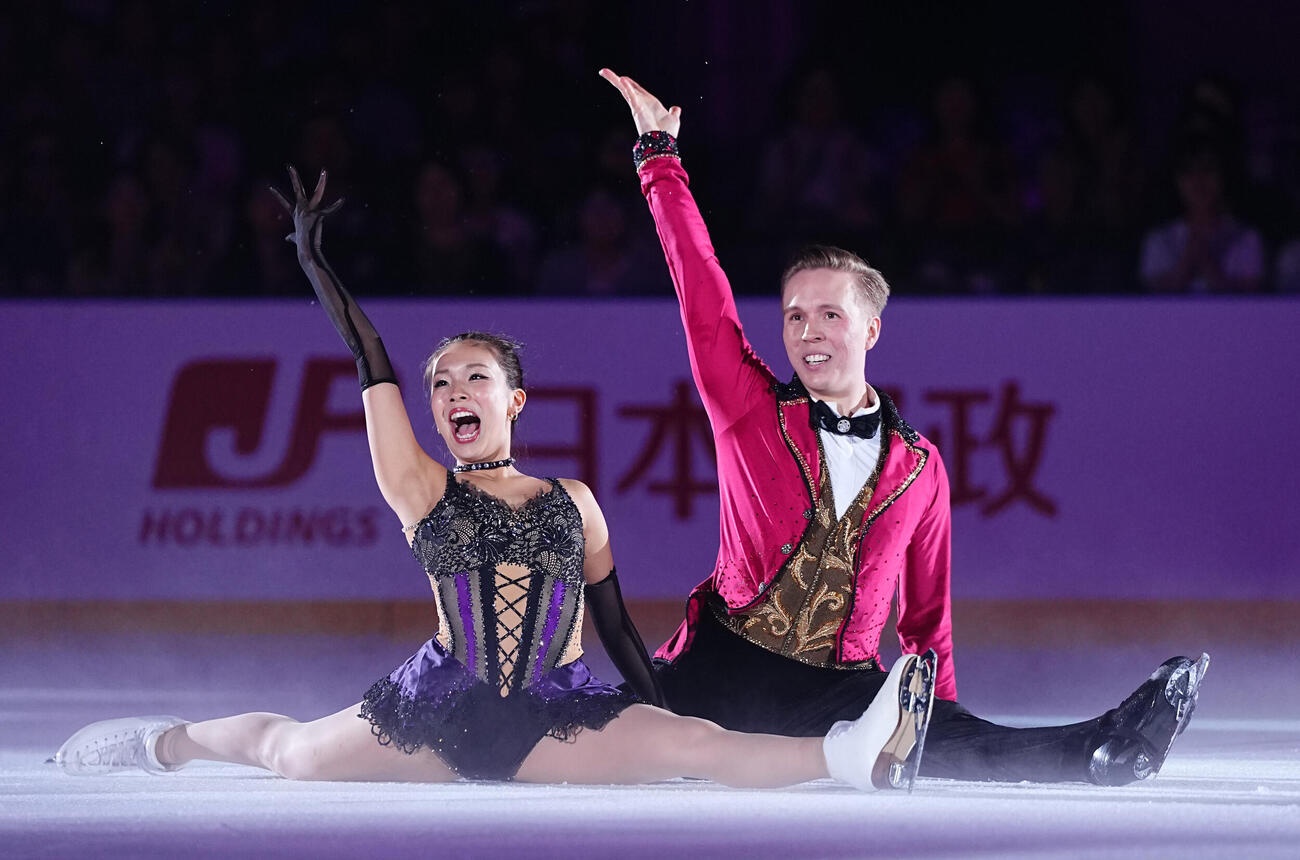 演技を披露する折原裕香、ユホ・ピリネン組（C）THE DESTINY