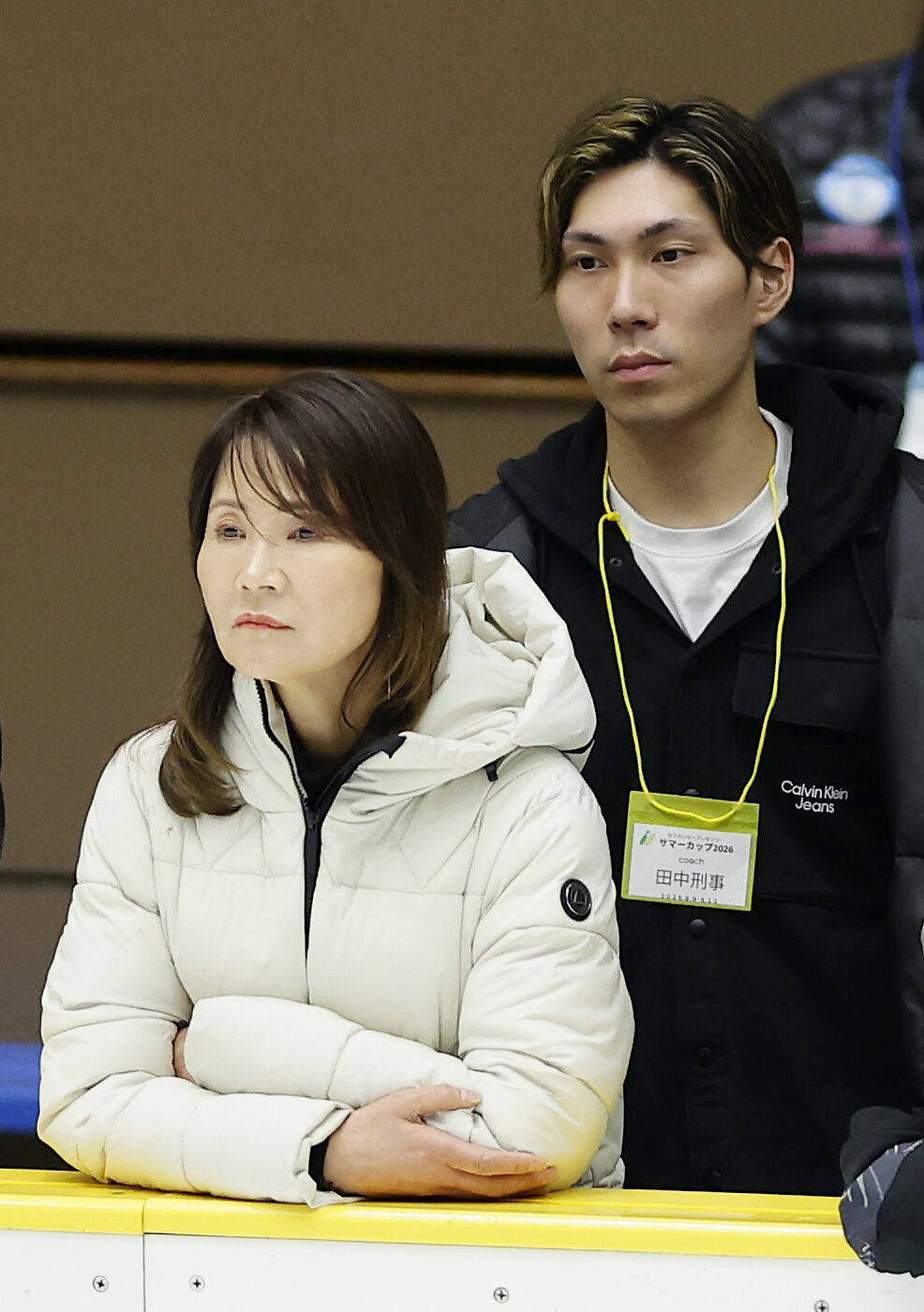 女子フリーに臨む島田麻央の練習を見守る浜田美栄コーチ（左）と田中刑事さん（撮影・前田充）