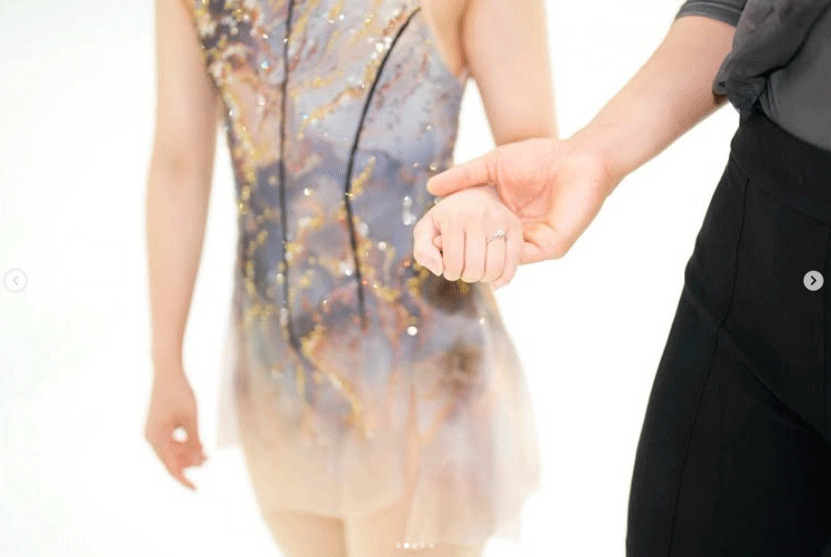 婚約を発表したりくりゅうペア（三浦璃来のインスタグラムから）