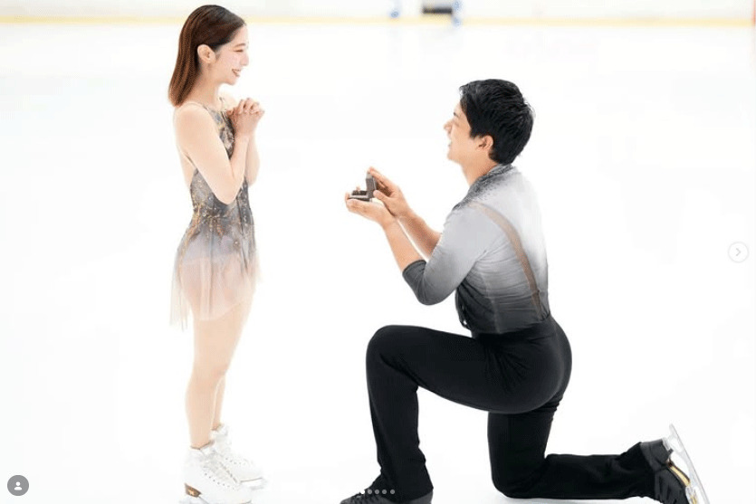 婚約を発表したりくりゅうペア（三浦璃来のインスタグラムから）