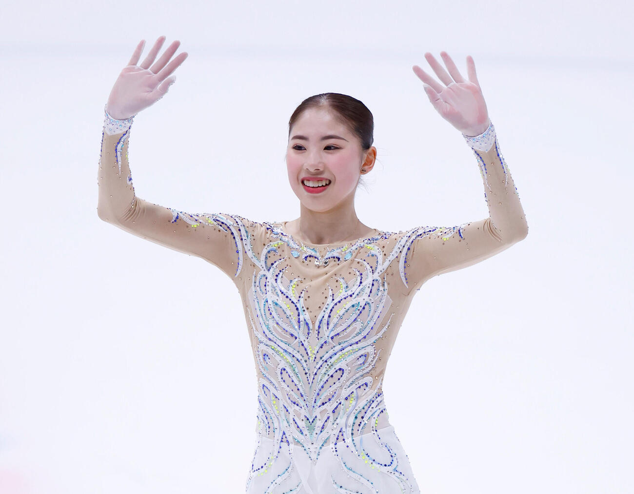 女子フリーで演技を終え、手を振る住吉りをん（撮影・山本朝陽）