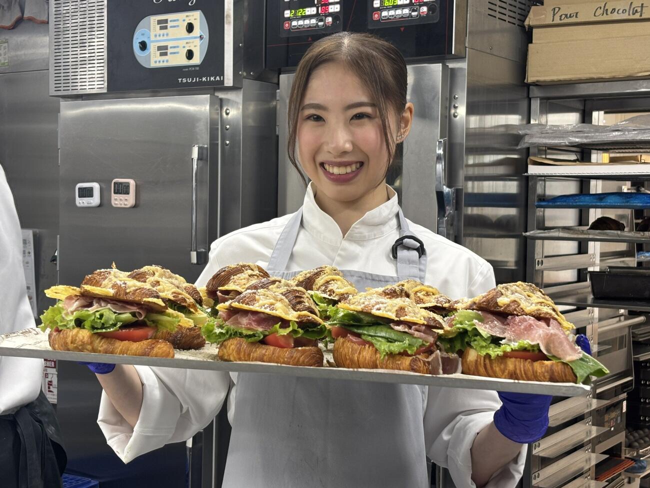 パン作りイベントに臨む住吉りをん