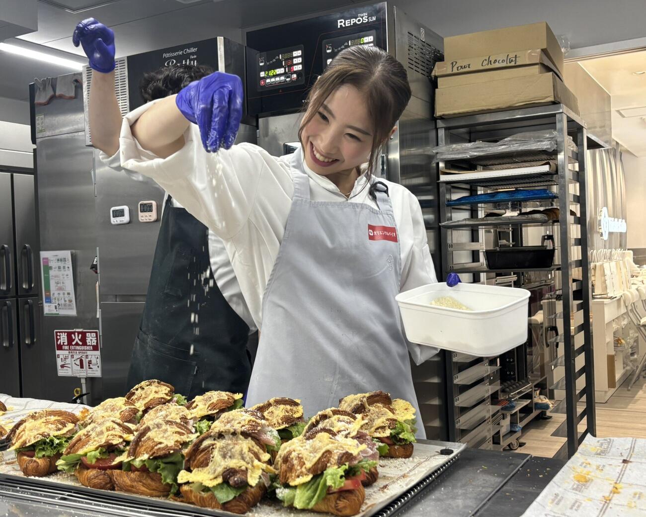 パン作りイベントに臨む住吉りをん