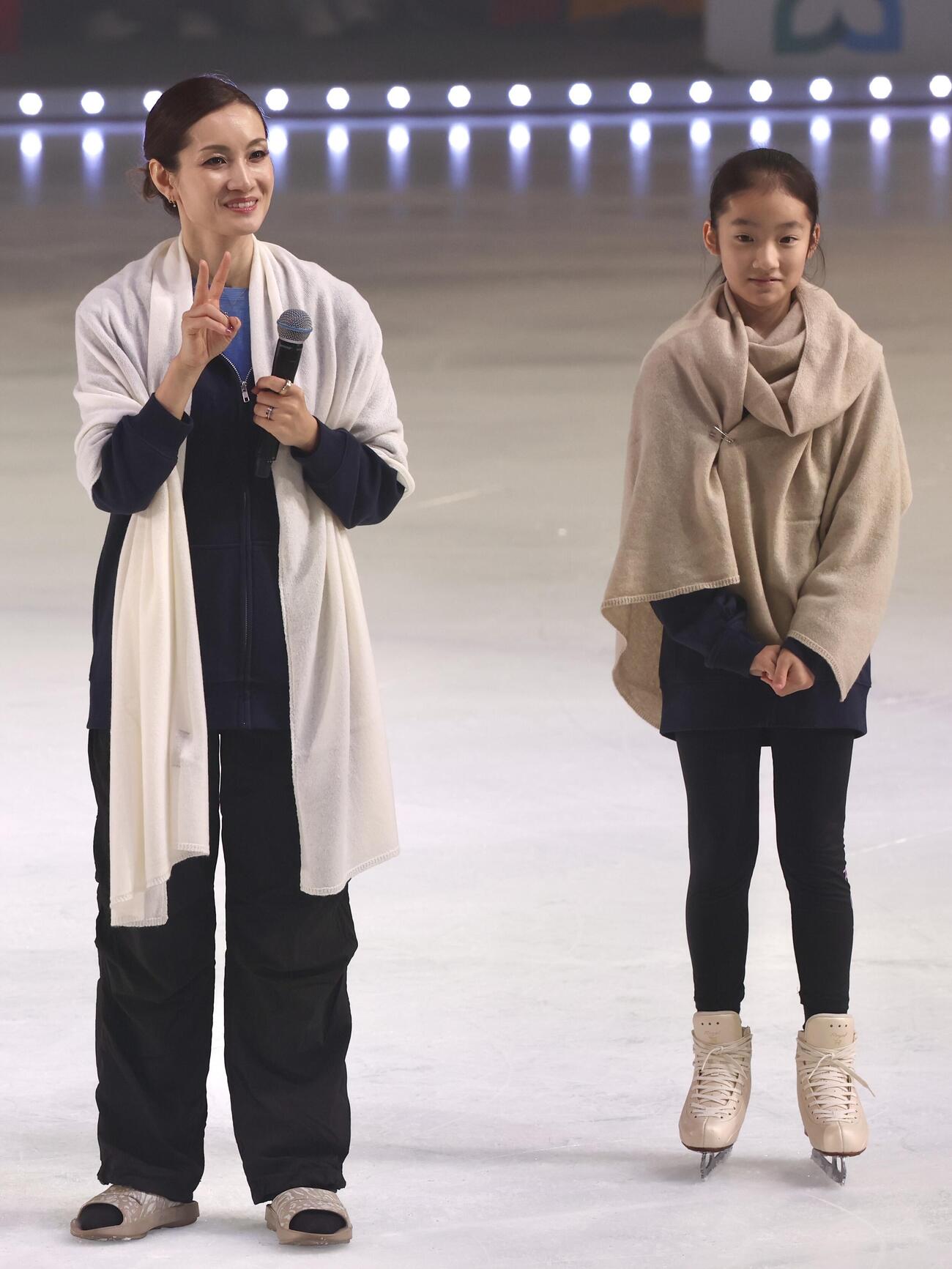「フレンズオンアイス2026」公開リハーサルに長女と登場した荒川静香さん（撮影・宮地輝）